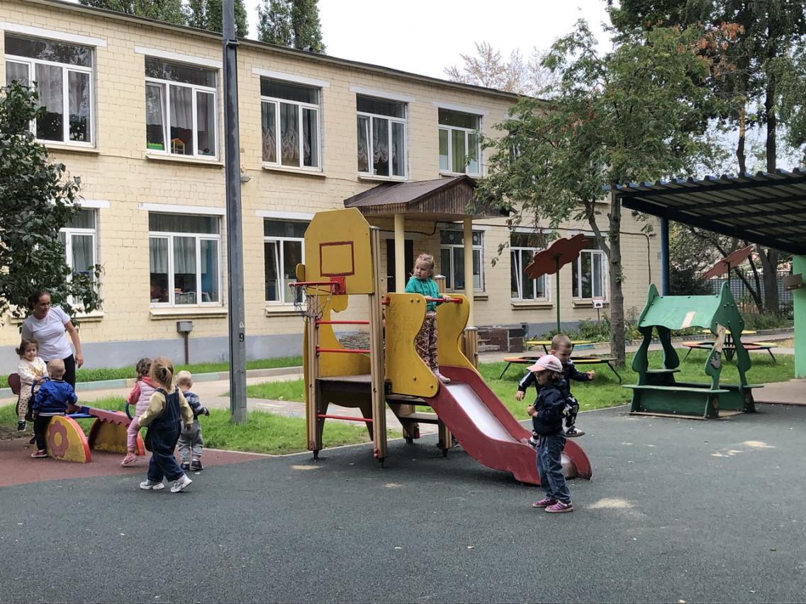 Депутат предложил продлить работу детских садов