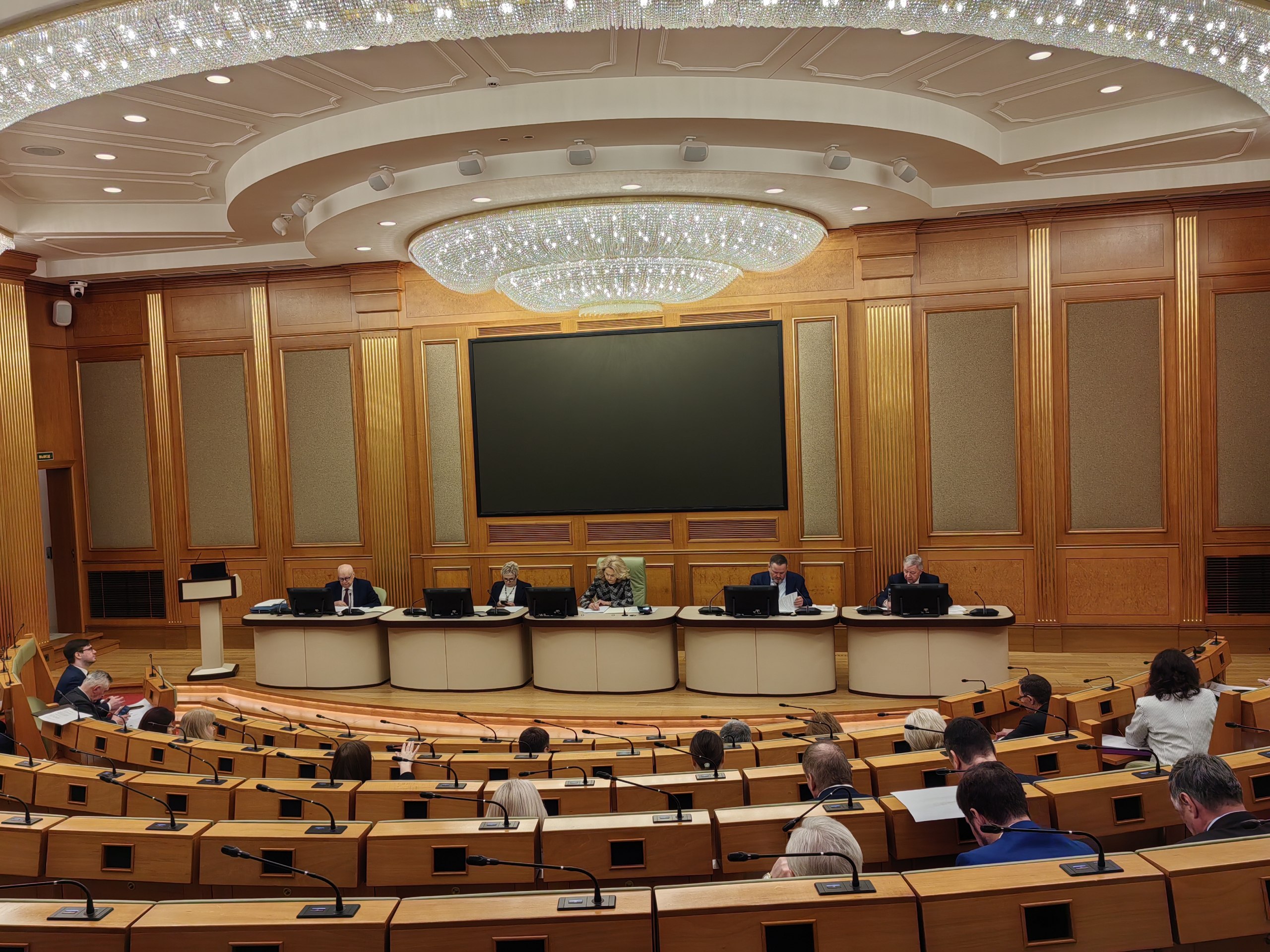 Работу с иностранными инвесторами обсудили на февральском заседании Российской трехсторонней комиссии