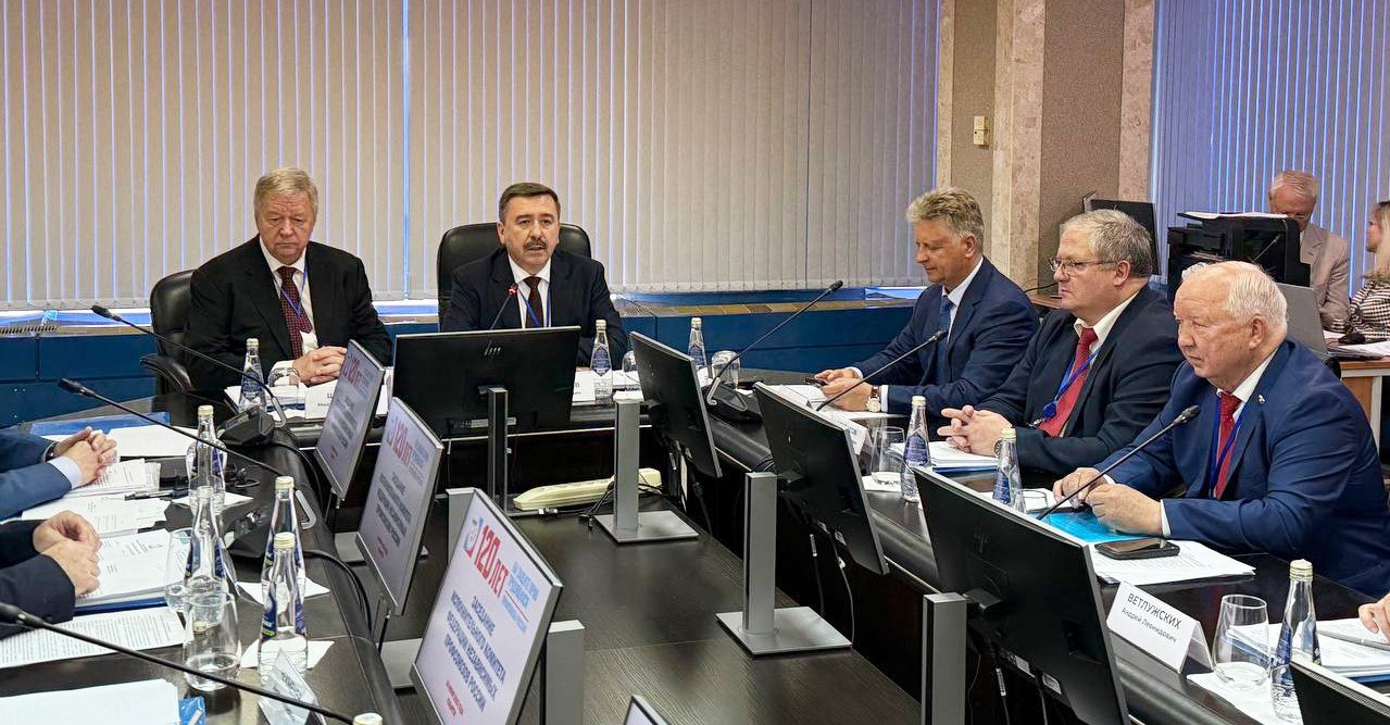 Исполком ФНПР: план масштабной кампании по развитию наставничества, тревожная тенденция производственного травматизма, охрана труда и итоги Первомайской акции