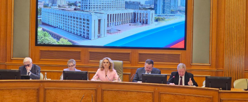  Российская трехсторонняя комиссия обсудила вопросы организации летней оздоровительной кампании для детей и сценарные условия социально-экономического развития на предстоящий период
