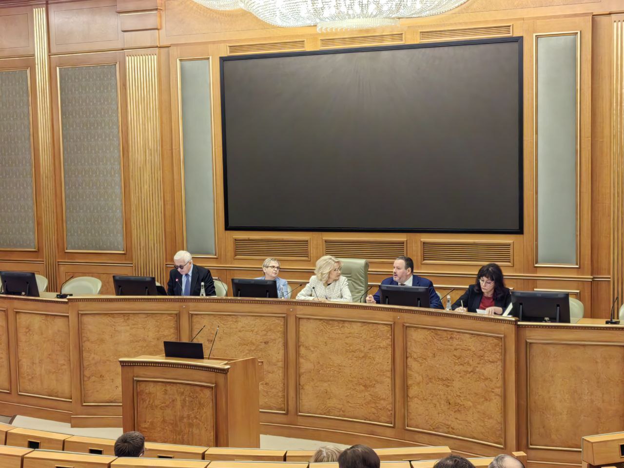 Позиции профсоюза, «нешуточные истории», беспокойство профсоюзной стороны. Апрельские итоги заседания Российской трёхсторонней комиссии