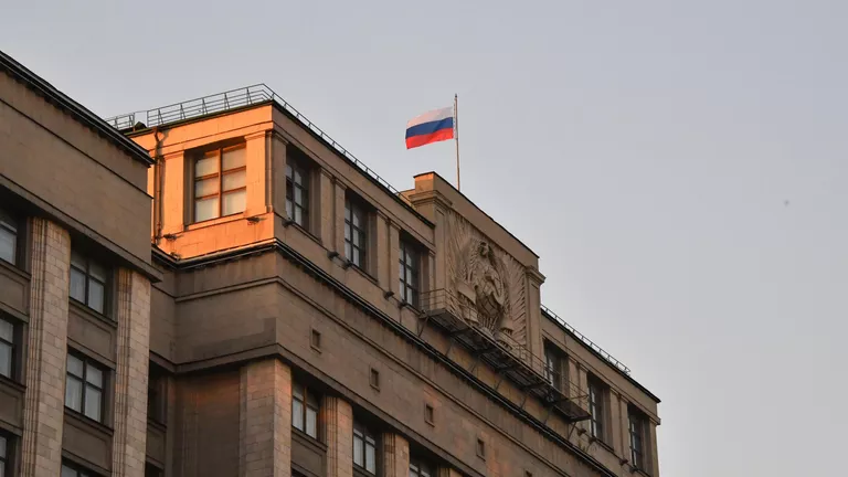  Госдума приняла закон о регулировании труда работников, выполняющих функции наставников