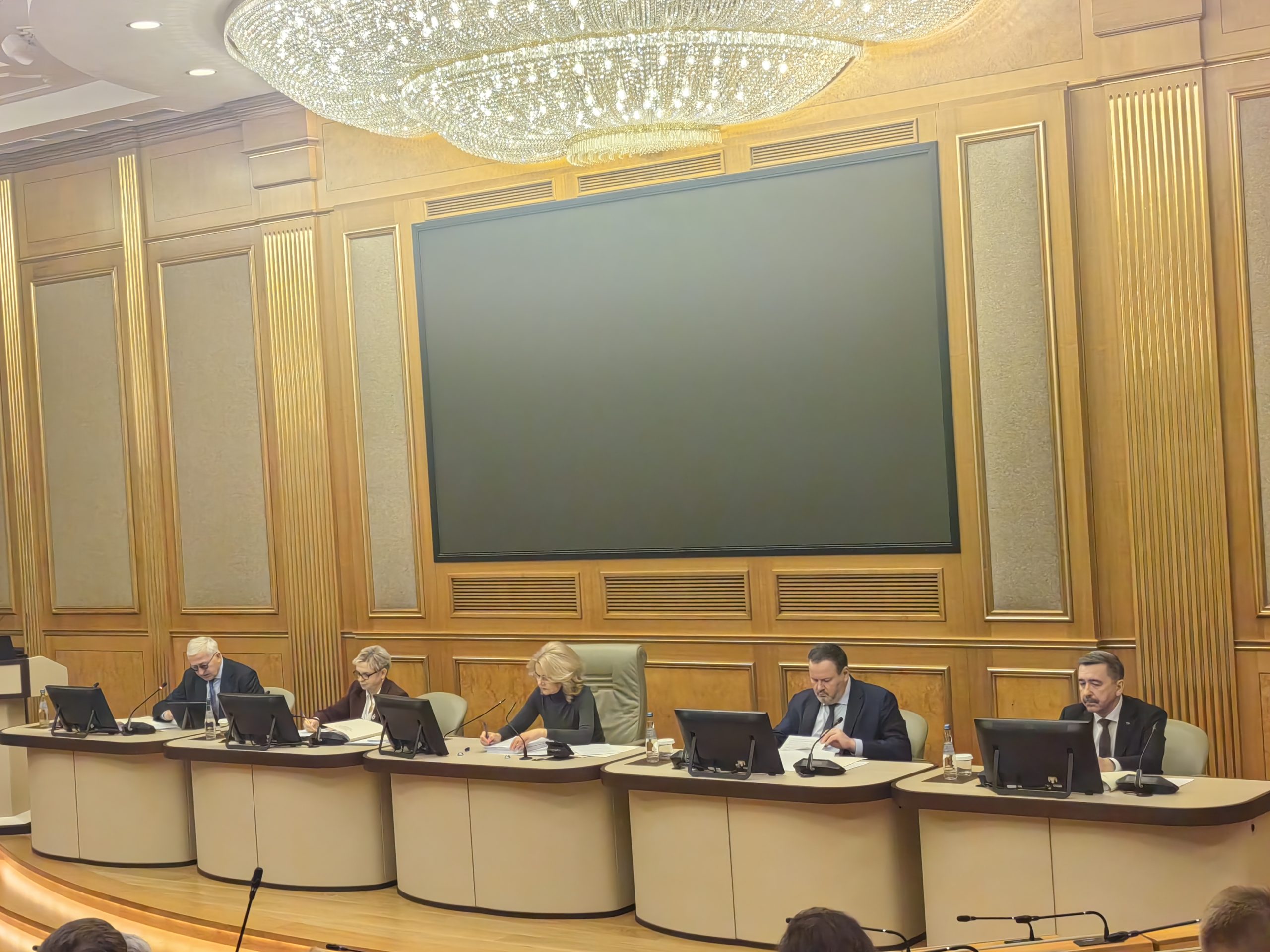 Профсоюзы предложили закрепить минимальный уровень выплат наставникам