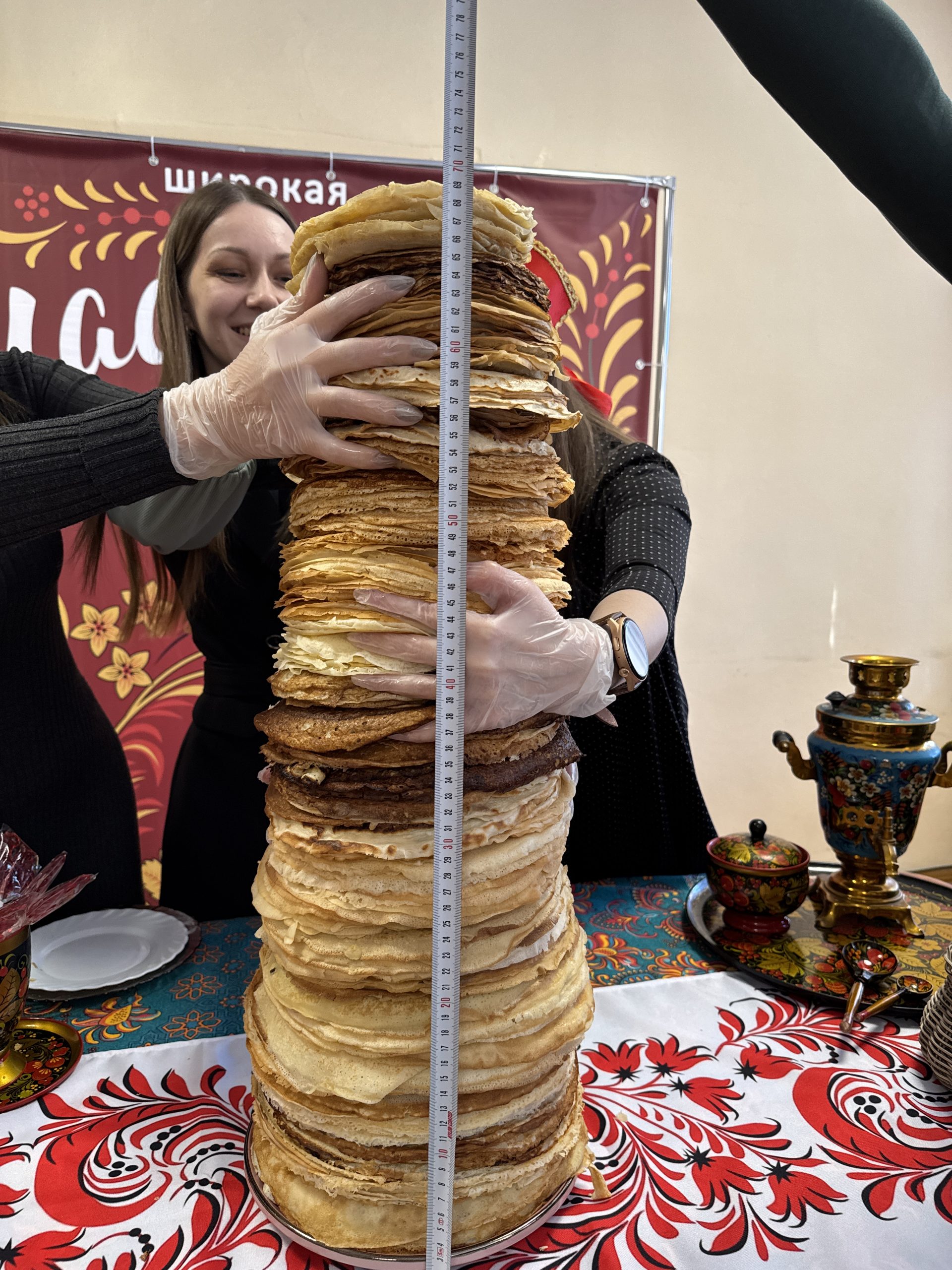 «Блинная горка» — традиция от молодежи и членов профсоюза