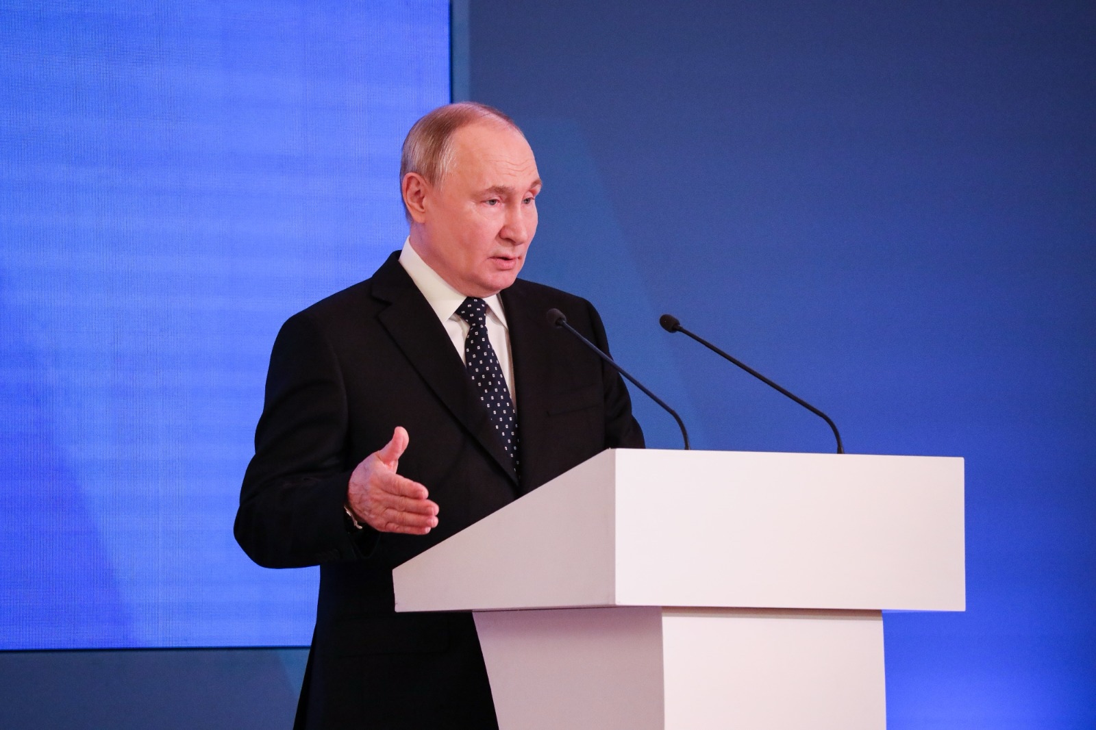 Президент России на XII Съезде ФНПР.  О работе профсоюза и власти второго дня    